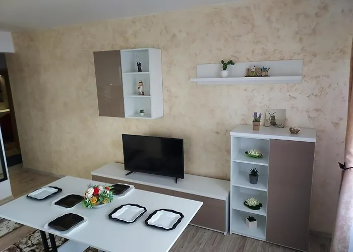 Διαμέρισμα Mona *