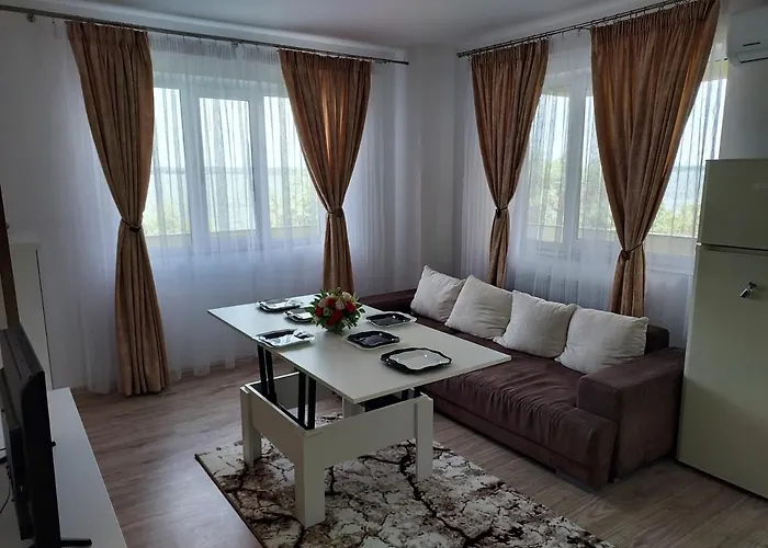 Διαμέρισμα Mona *